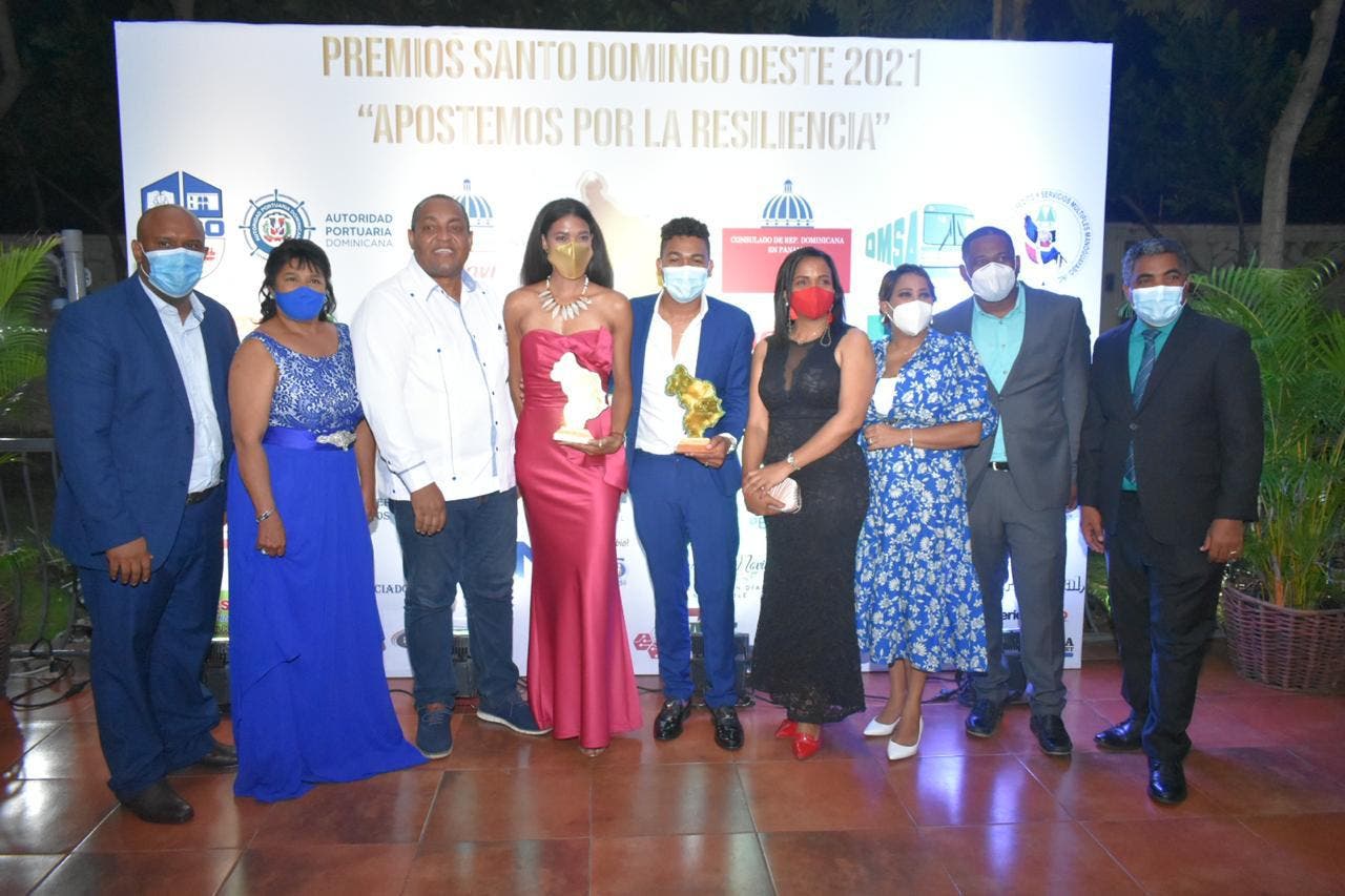 Celebran tercera entrega de Premios Santo Domingo oeste 