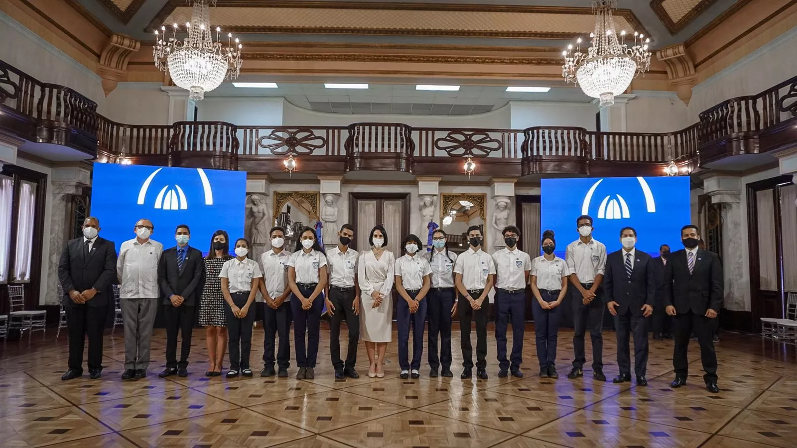 Jóvenes ganadores de premio de la Nasa serán becados por el ITLA