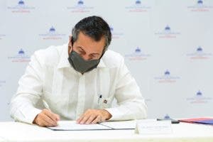 Medio Ambiente entrega al Poder Ejecutivo reglamento de Aplicación de la Ley de Residuos 