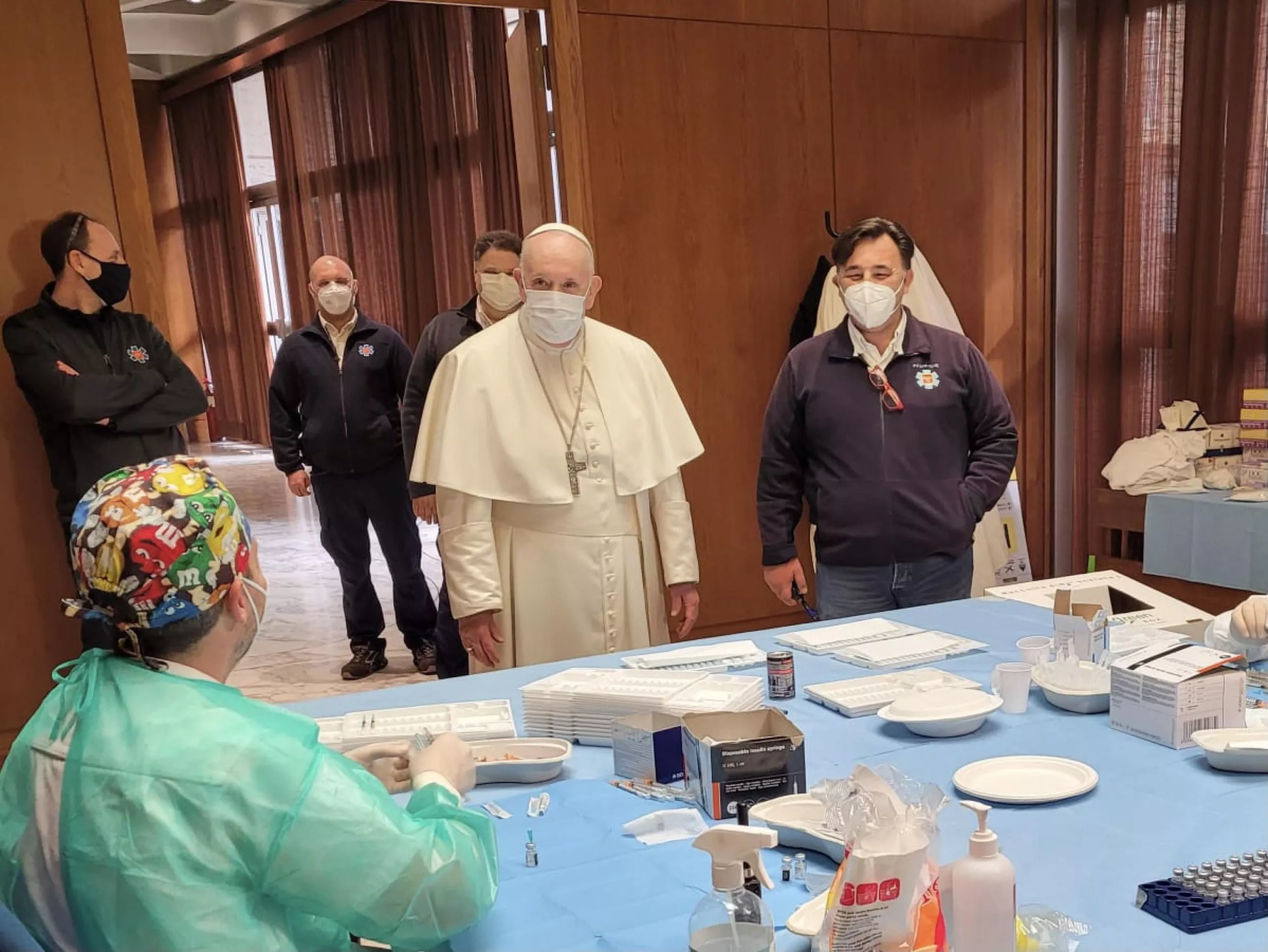 Pope Francis joins vaccinations of homeless people or people in difficulty in Vatican