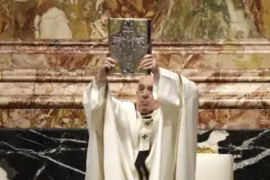 Papa Francisco oficia misa de Jueves Santo, no estará en Última Cena