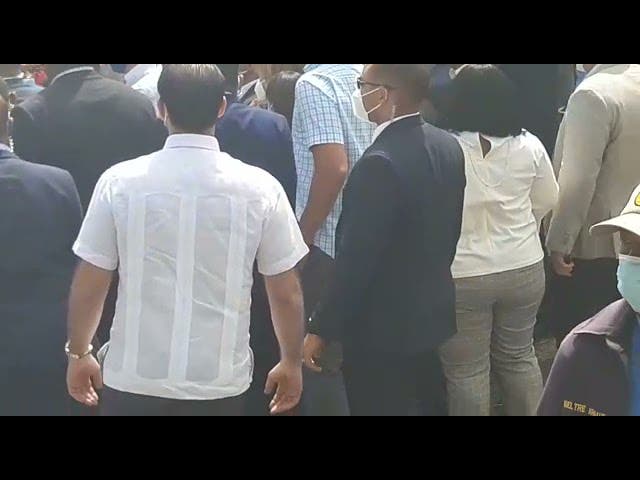 Multitud recibe al presidente Luis Abinader en Poliderportivo de Sabana Perdida