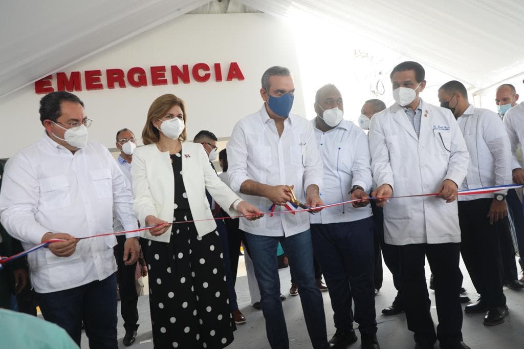 Abinader pone en servicio emergencia de hospital de Pimentel