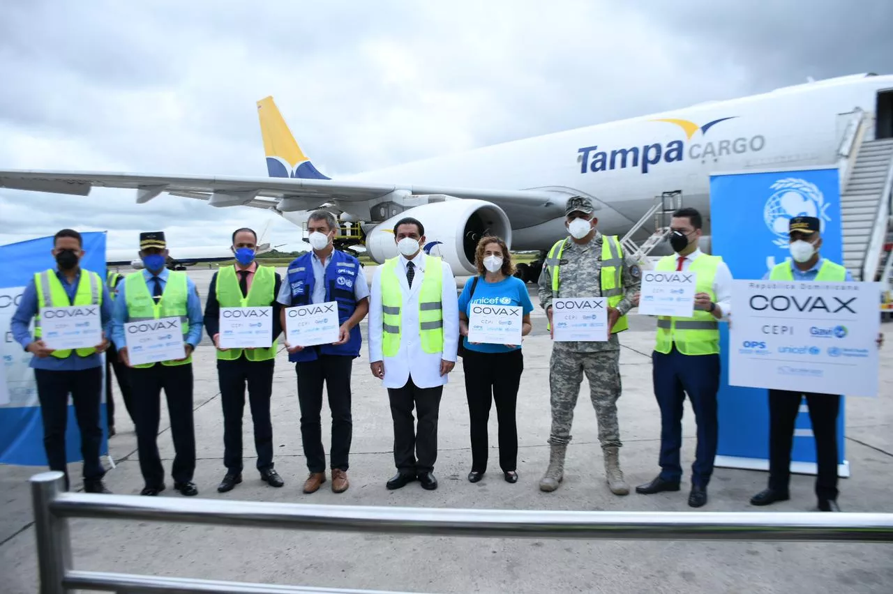 Vacunas recibidas hoy de AstraZeneca costaron 390 mil dólares