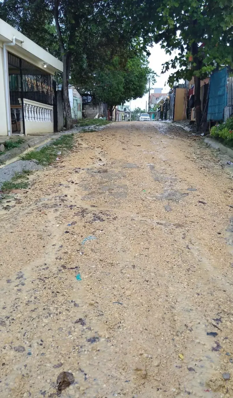 Calles Los Arqueanos sumidas en abandono