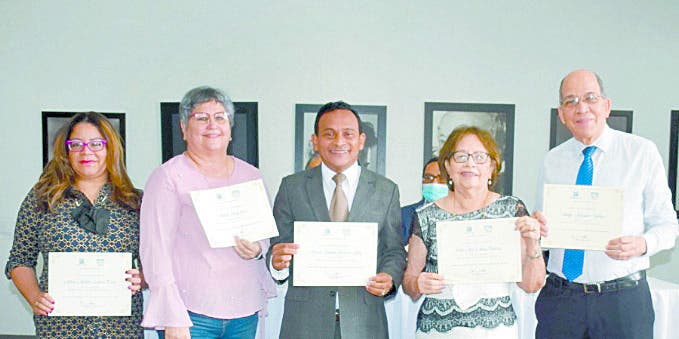 Biblioteca Nacional entrega premios concurso décimas