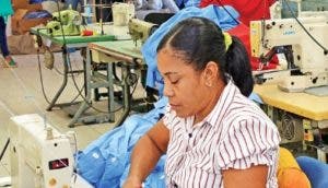 Miles empleados  buscan completar canasta familiar