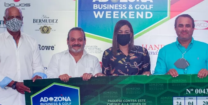 Entrega de la donación al Club Rotario. Entrega de la donación al Club Rotario.