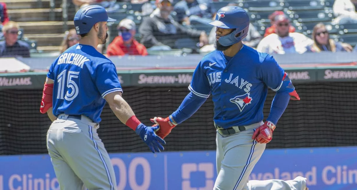 Teóscar Hernández liga octavo H4; Sánchez batea dos hits