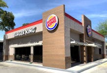 Burger King facilita a pequeños grupos de estudiantes recibir clases