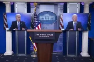 Biden se alía con Lyft y Uber para incentivar la vacunación en EE.UU.