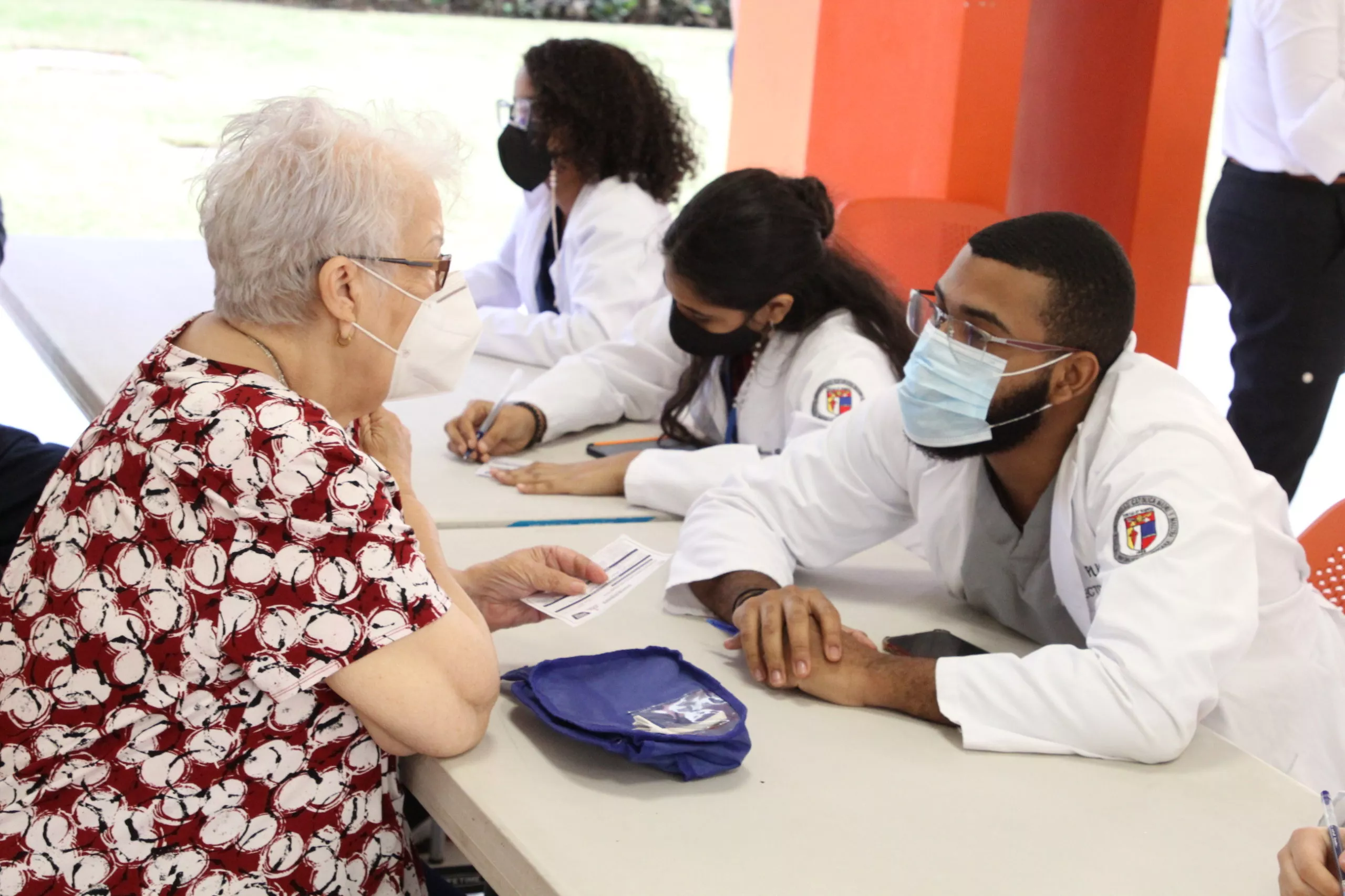 Campus de la PUCMM cesa temporalmente vacunación por procesos académicos