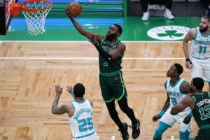 Jaylen Brown queda fuera con desgarre en la muñeca