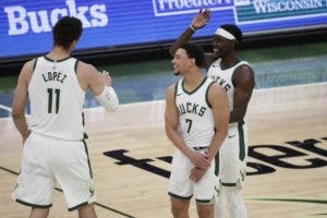 Bucks superan el triple-doble de Westbrook y se acercan a Nets