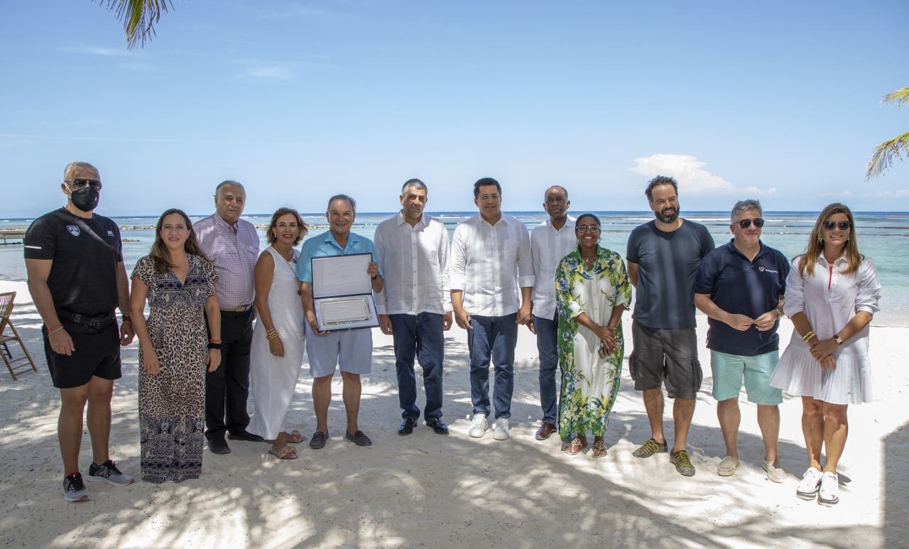 Ministros visitan proyectos  Punta Cana