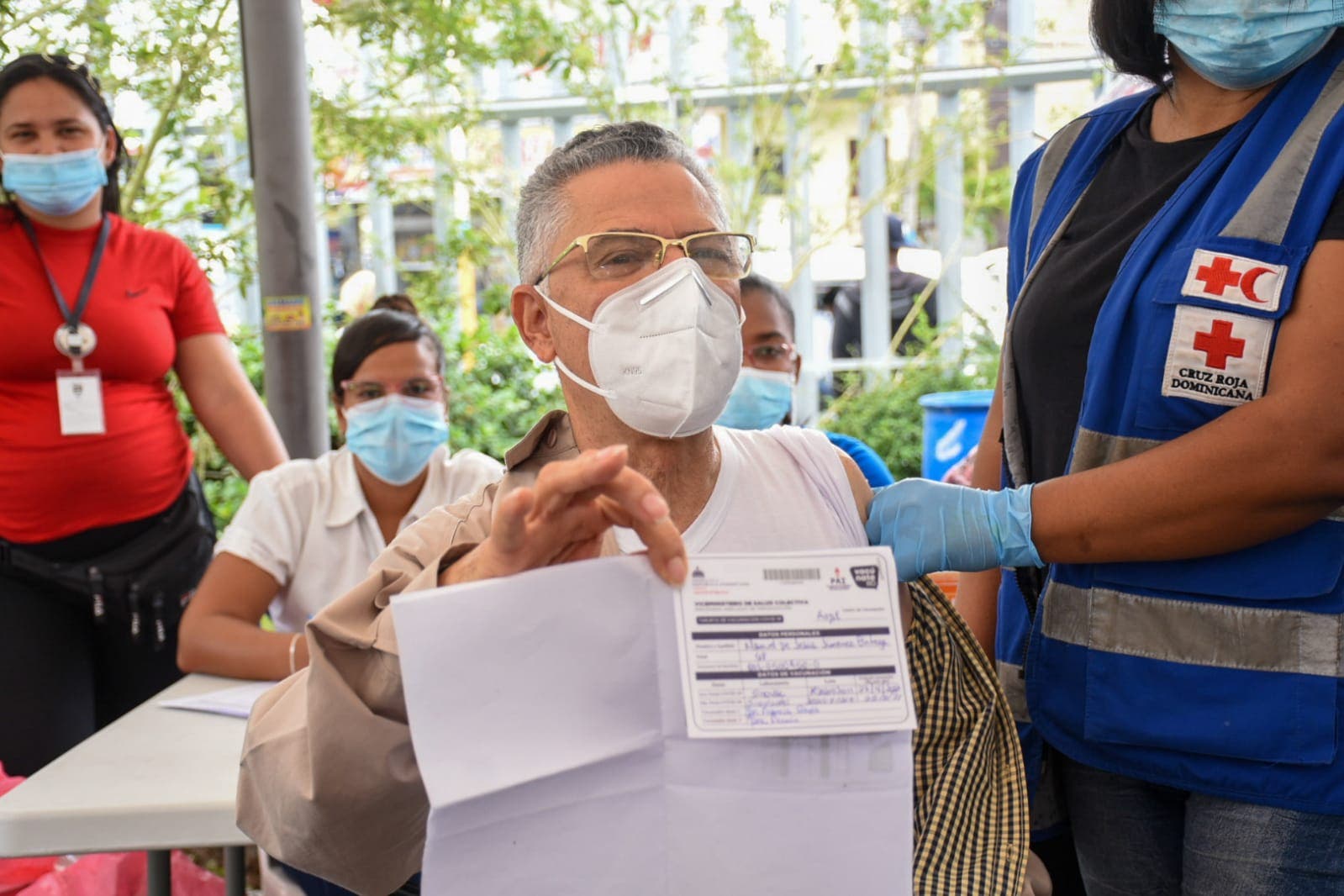 Alcalde SDE Manuel Jiménez llama a la población a salir masivamente a vacunarse