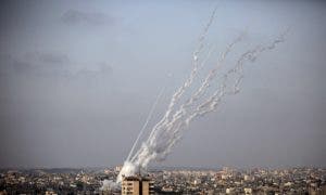 9 muertos tras explosión en Gaza; Hamas lanza cohetes