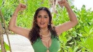 Salma Hayek relata su «pelea a muerte» contra el COVID-19