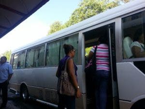 Usuarios de rutas San Cristóbal se quejan por alto costo pasaje y falta de distanciamiento