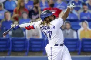 Vladimir Guerrero Jr. batea dos jonrones e iguala el liderato de G.L.