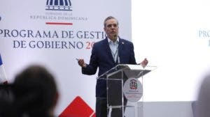 Presidente se reúne por dos días con ministros y directores generales a puertas cerradas