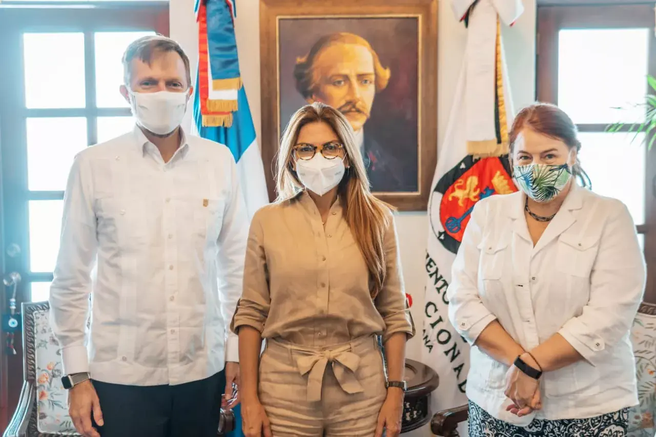 ADN y Embajada de EE.UU. se unen para abordar temas de seguridad y gobernanza local 