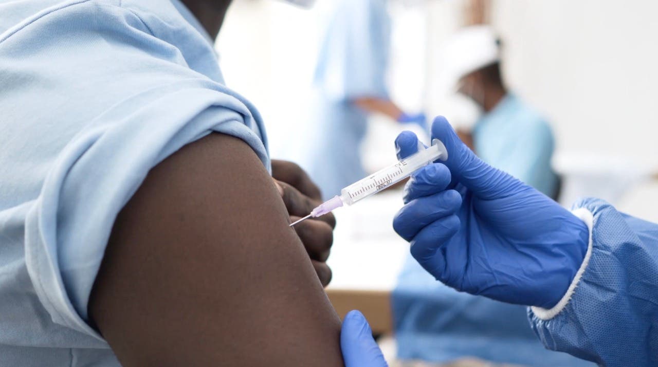 Vacunación incide positivamente en recuperación de empleos perdidos por pandemia, según estudio