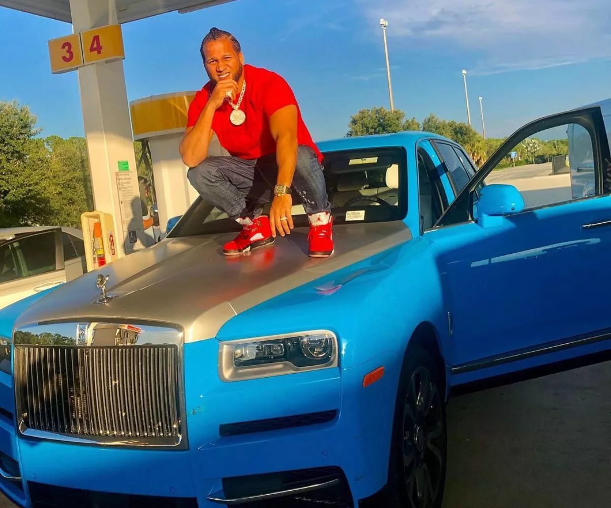 Tirotean lujosa yipeta Rolls Royce del artista El Alfa en Miami