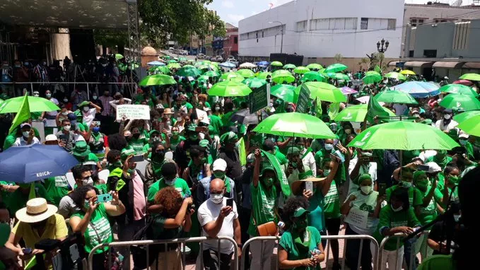 Miles de dominicanos marchan por la despenalización del aborto en tres casos