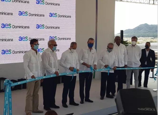 Abinader inaugura primera planta de generación 100% renovable en RD