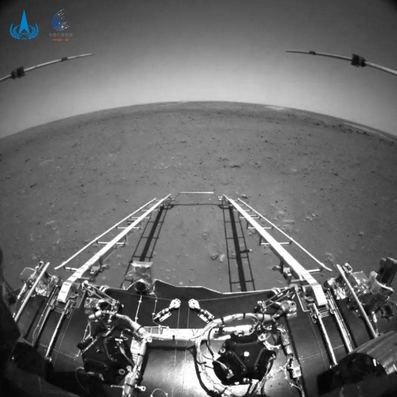 Las primeras imágenes tomadas por Zhurong, el robot de China que aterrizó en Marte