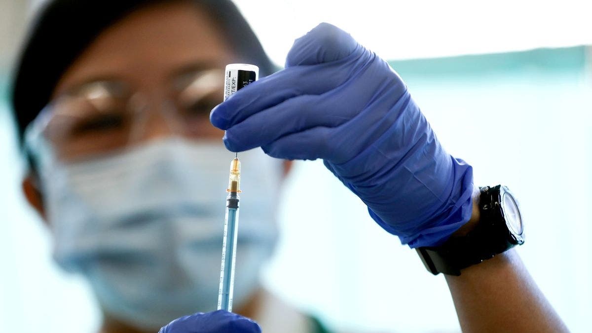Japón autoriza la vacuna de Pfizer para los menores de entre 12 y 15 años