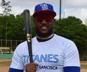 Raymer Liriano lidera ofensiva de los Titanes