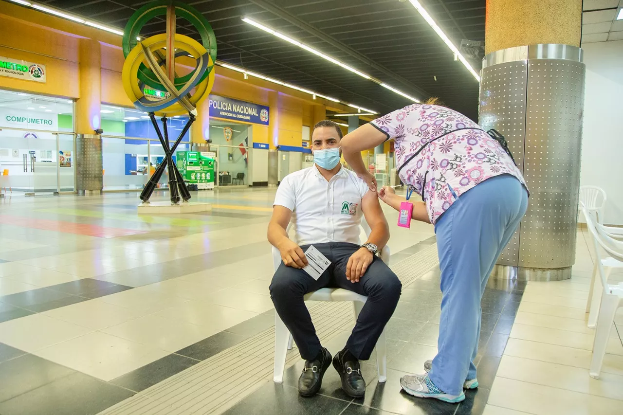 Vacunarán  a usuarios del Metro contra el Covid-19