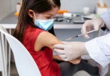Chile inicia vacunación contra la covid-19 en menores a partir de 12 años
