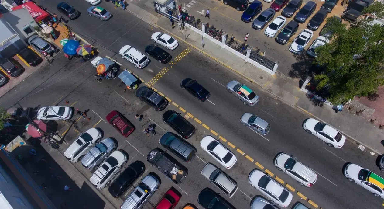 Caos en Zona Universitaria, una constante que preocupa vecinos