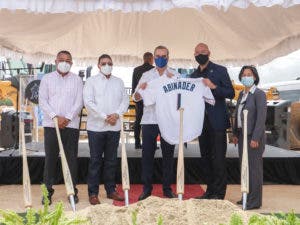 Abinader encabeza el inicio de construcción de una academia propia de los Marlins