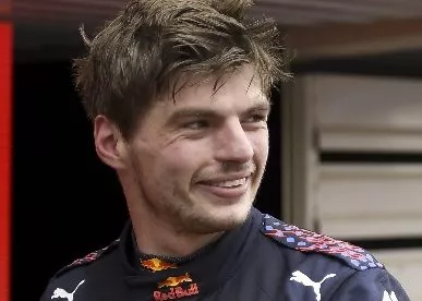 Max Verstappen continúa venciendo a Lewis Hamilton