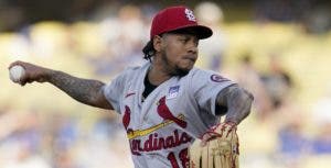 Carlos Martínez hace historia negativa en un juego para San Luis