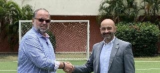 David Villa abre cancha de  fútbol en el Mirador