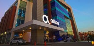 Altice y Jompéame entregan casa niño talentoso