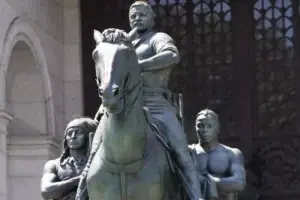 Retirarán polémica estatua de Theodore Roosevelt de un museo de Nueva York