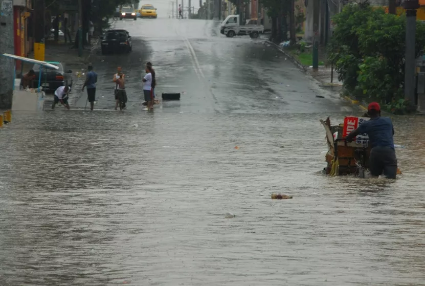 Seis provincias están  bajo alerta por vaguada