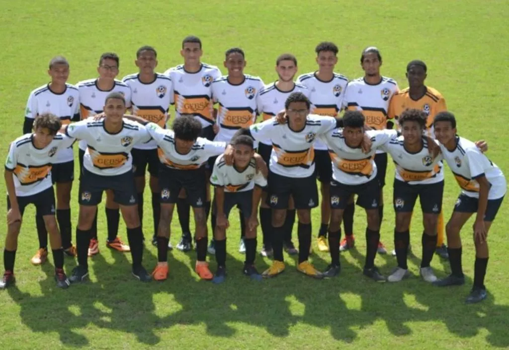 El equipo los Atléticos de Baní es el campeón de la región sur en fútbol sub-18