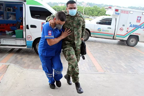 Atentado con carro bomba contra brigada militar en Colombia deja 36 heridos