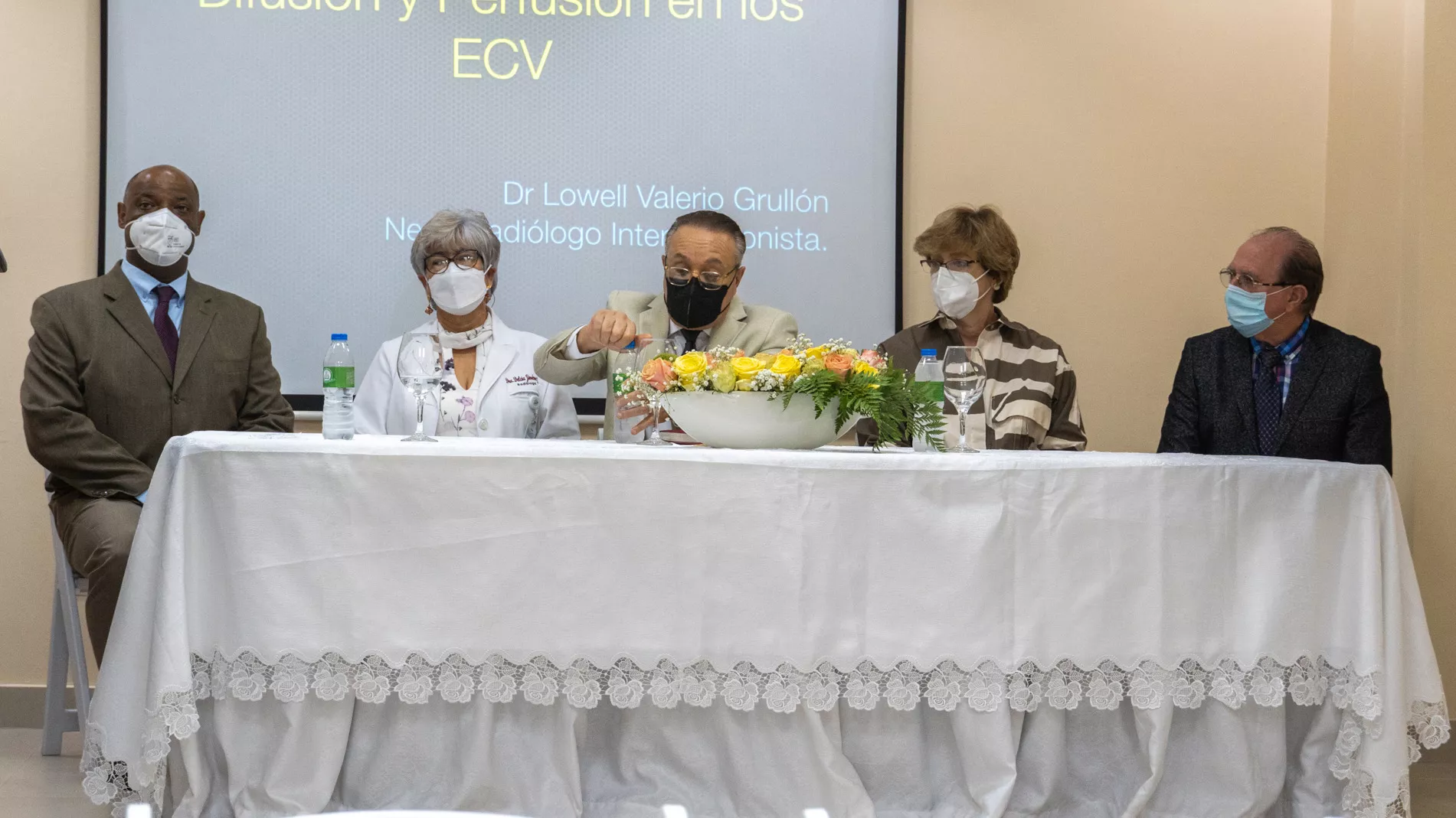 El panel analizó ventajas de la radiografía cerebral