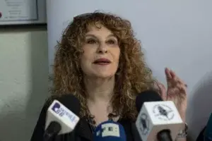 Gioconda Belli denuncia “horror” en la casa de su hermano, buscado por Nicaragua