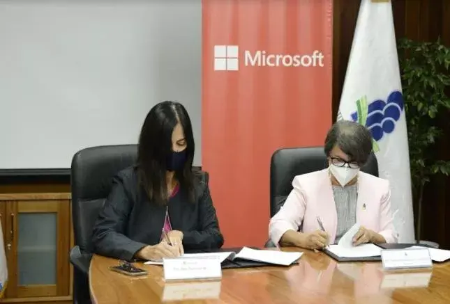 ISFODOSU y Microsoft firman acuerdo para la capacitación de docentes en TICs para la educación