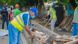 Realizan operativos de desocupación de espacios públicos en el Distrito Nacional