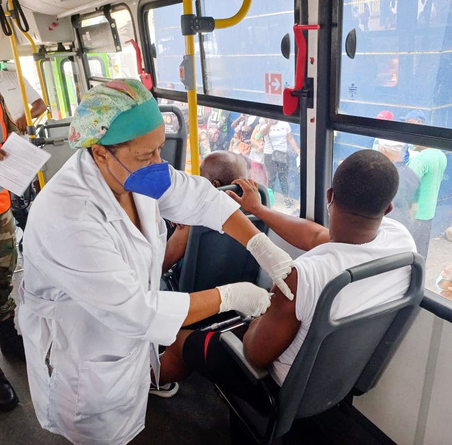 OPRET anuncia cinco puestos de vacunación fijos en Metro y Teleférico   